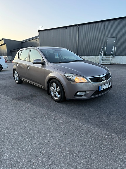 Kia Ceed 2 of 6