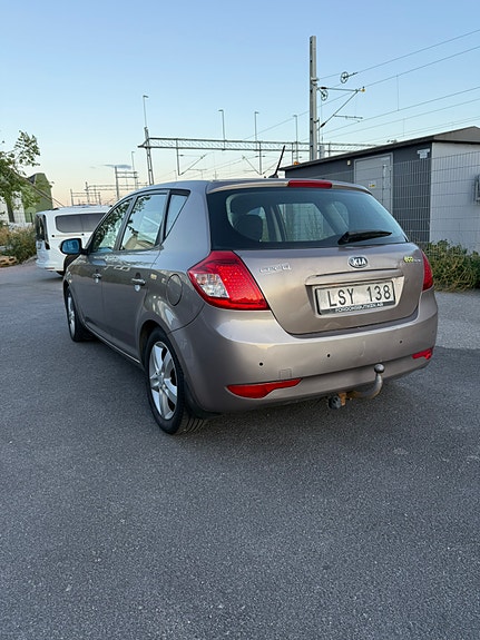 Kia Ceed 4 of 6