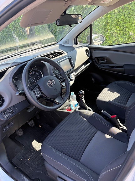 Toyota Yaris 2 of 3