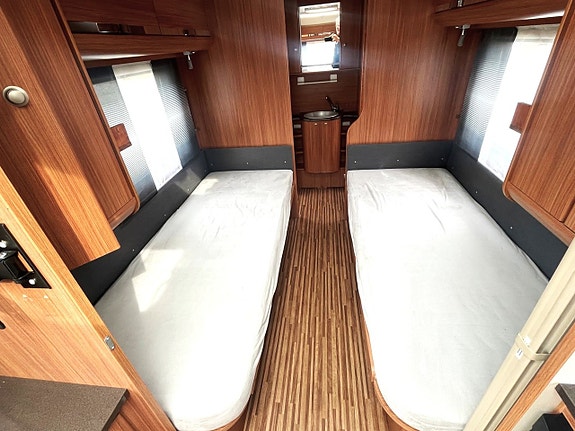 Adria 542 UT, Enkelsängar, Toa bak, Alde, Boxmarkis, 1500 kg 4 of 13