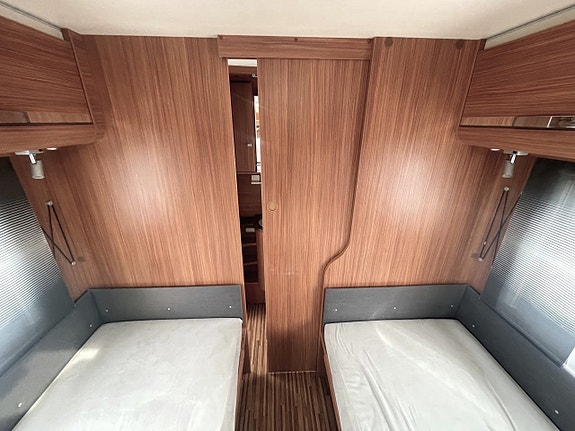 Adria 542 UT, Enkelsängar, Toa bak, Alde, Boxmarkis, 1500 kg 5 of 13