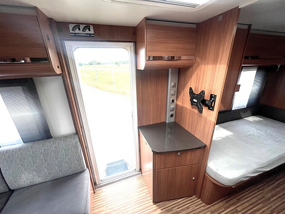 Adria 542 UT, Enkelsängar, Toa bak, Alde, Boxmarkis, 1500 kg 11 of 13