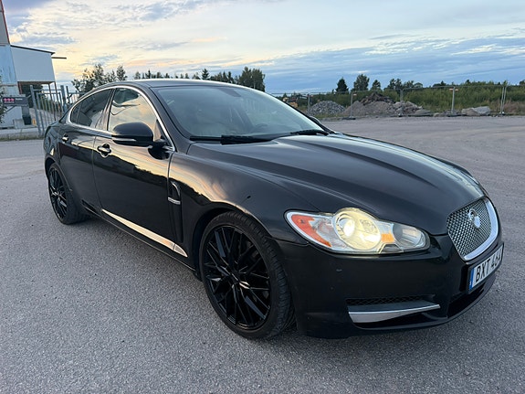 Jaguar XF 2 of 8