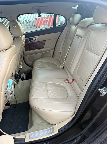 Jaguar XF 6 of 8