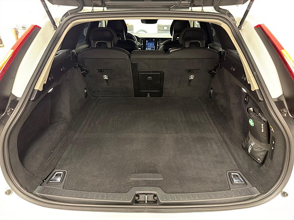Volvo V90 Cross Country 28 of 29