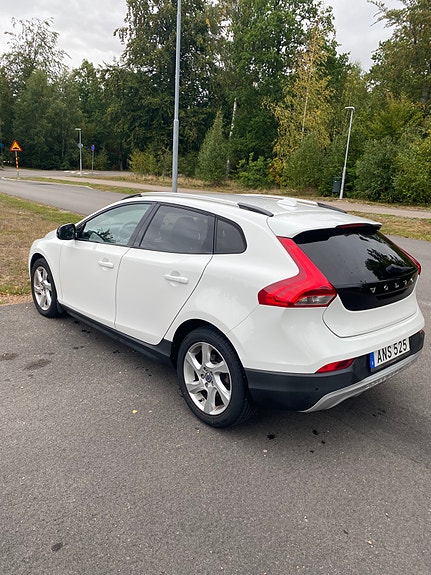 Volvo V40 Cross Country 3 of 20