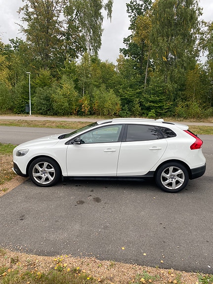Volvo V40 Cross Country 2 of 20