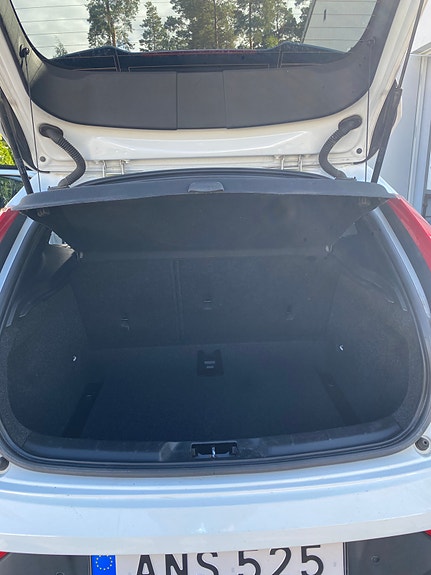 Volvo V40 Cross Country 17 of 20