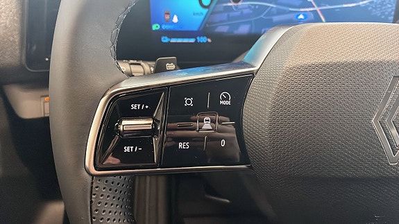 Renault Scenic E-Tech 16 of 25