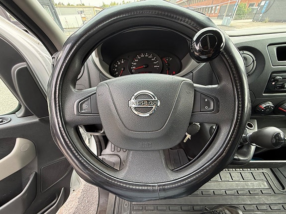 Nissan NV400 10 of 16