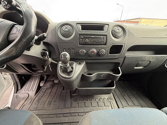 Nissan NV400 9 of 16