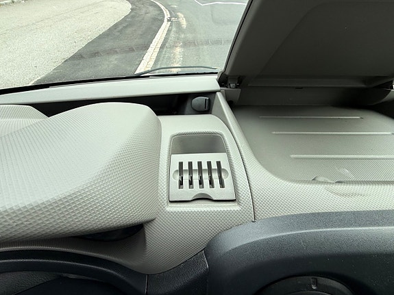Nissan NV400 13 of 16