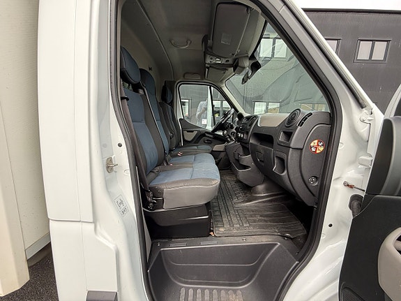 Nissan NV400 15 of 16
