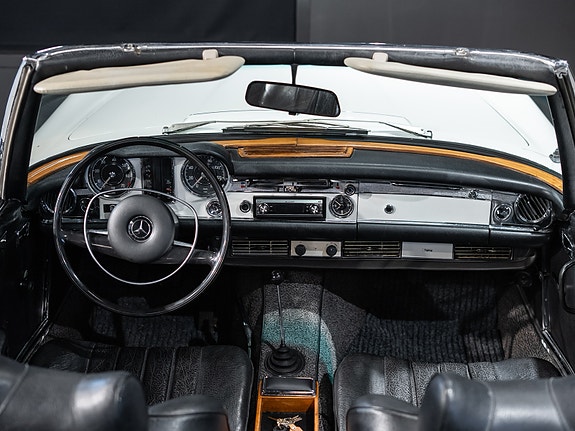 Mercedes-Benz 280 SL 7 of 7