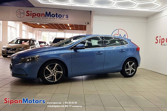 Volvo V40 2 of 24
