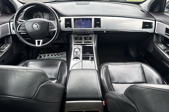 Jaguar XF 16 of 22