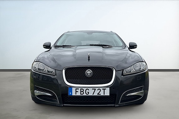 Jaguar XF 8 of 22