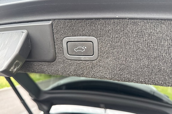 Jaguar XF 18 of 22