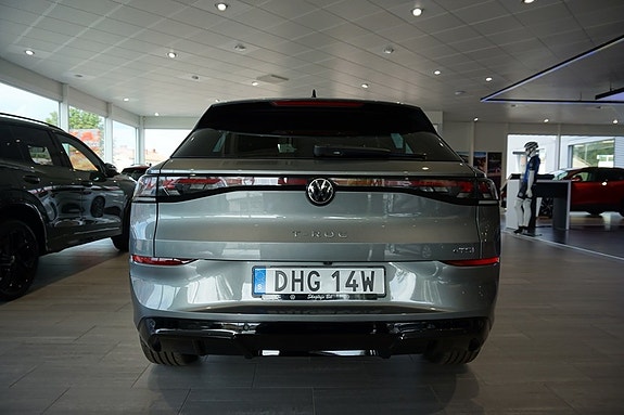 Volkswagen T-Roc 2 of 4