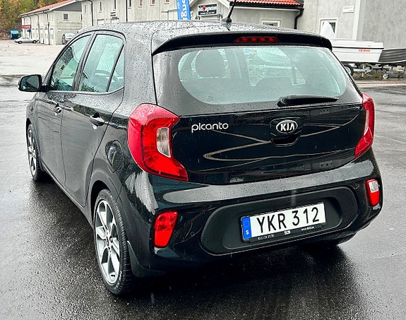 Kia Picanto 7 of 16