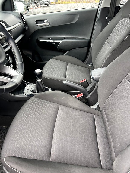 Kia Picanto 10 of 16