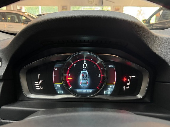 Volvo V70 10 of 16