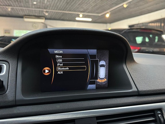 Volvo V70 12 of 16