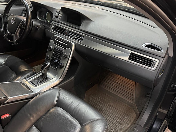 Volvo V70 8 of 16