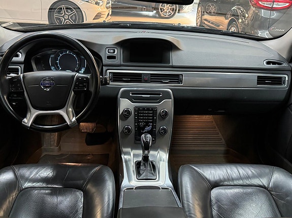 Volvo V70 6 of 16