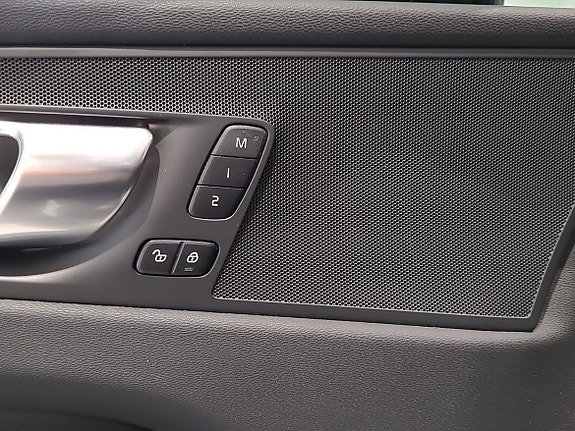Volvo XC60 17 of 18
