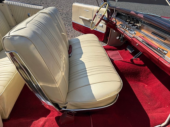 Pontiac Bonneville 18 of 27