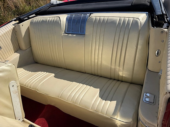 Pontiac Bonneville 14 of 27