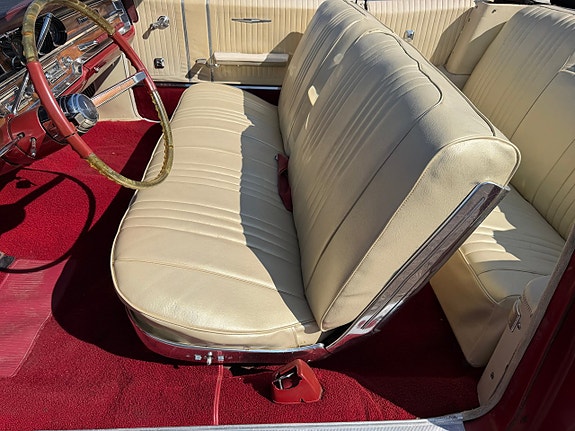Pontiac Bonneville 13 of 27