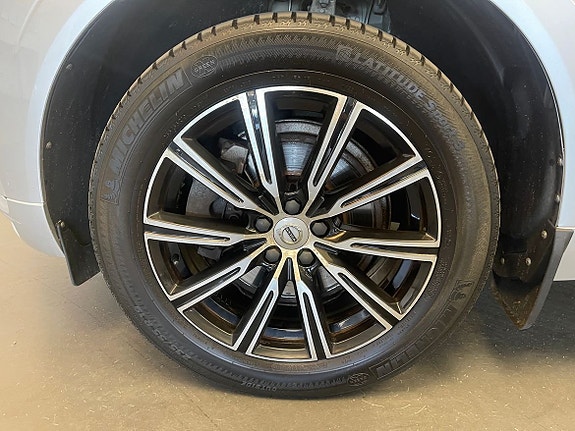 Volvo XC60 11 of 18