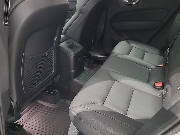 Volvo XC60 6 of 19