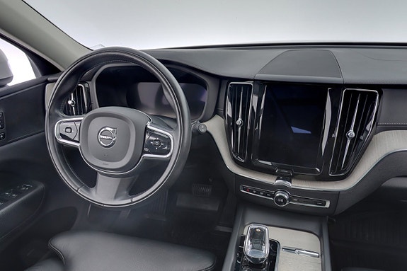 Volvo XC60 15 of 28