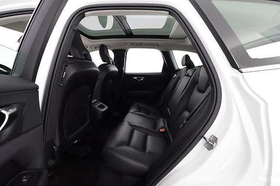 Volvo XC60 12 of 28