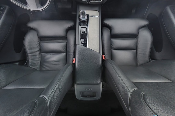Volvo XC60 14 of 28