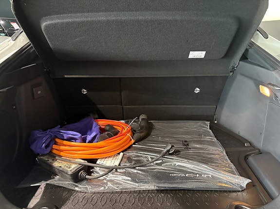 Toyota C-HR 12 of 12