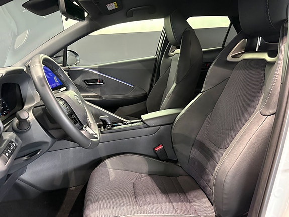 Toyota C-HR 4 of 12