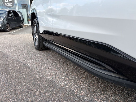Toyota RAV4 Plug-in Hybrid 14 of 27