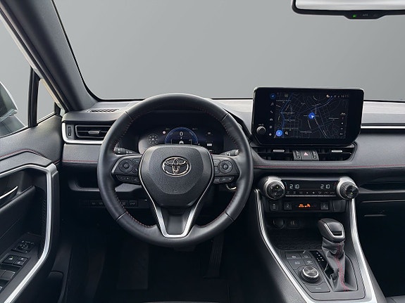 Toyota RAV4 Plug-in Hybrid 11 of 27