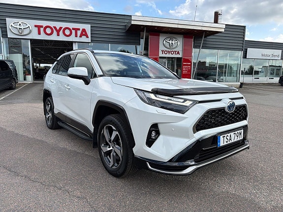 Toyota RAV4 Plug-in Hybrid 13 of 27