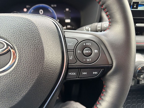 Toyota RAV4 Plug-in Hybrid 26 of 27