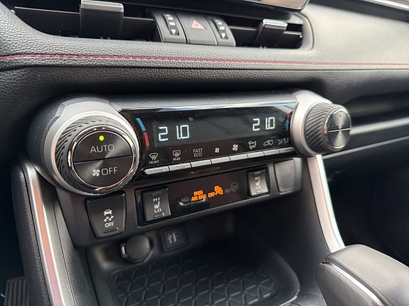 Toyota RAV4 Plug-in Hybrid 24 of 27