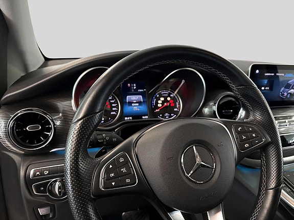 Mercedes-Benz EQV300 4 of 14