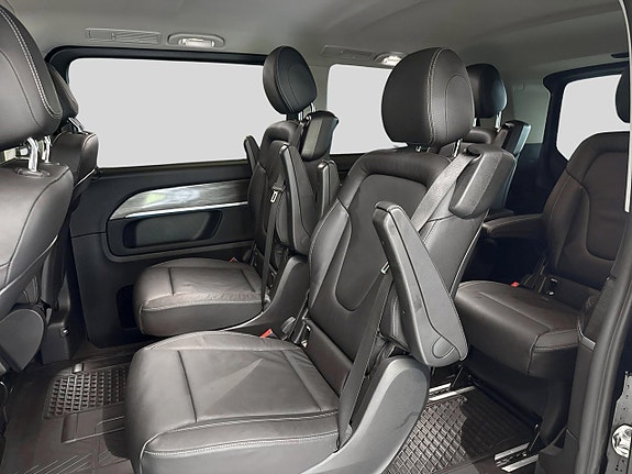 Mercedes-Benz EQV300 10 of 14