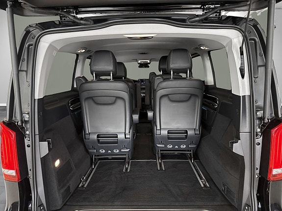 Mercedes-Benz EQV300 11 of 14