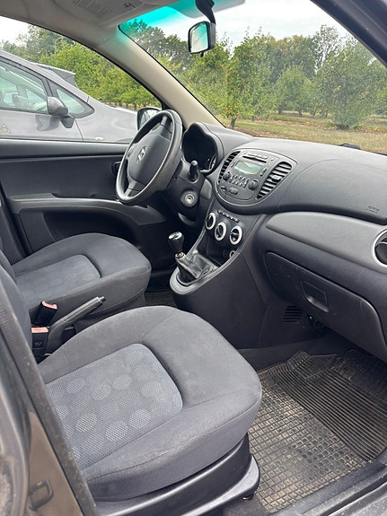 Hyundai i10 7 of 11