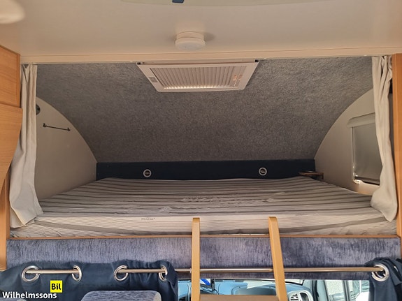 Knaus SPORT 500 ALKOV 4 BÄLTADE PLATSER 7 800 MIL SOLCELL PORTABEL AC 16 of 19